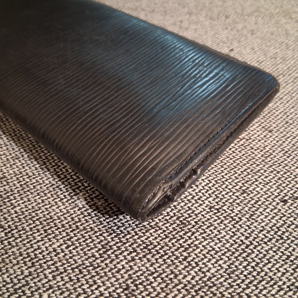 Louis Vuitton Black Wallet - Picture 9 of 16